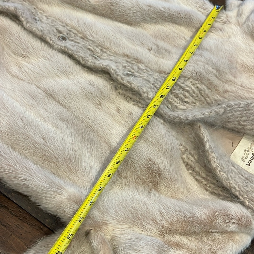 Rare Vintage Viola Sylbert Mink Coat
One of a kind! - Picture 15 of 16